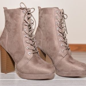 Tie up Boots